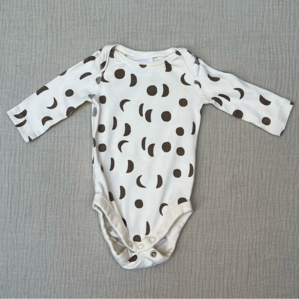 Hanna Andersson moons bodysuit NB